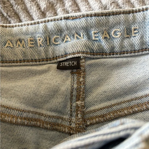 American Eagle Light Wash Cuffed Mom Jean Shorts Size 2 - Picture 10 of 11